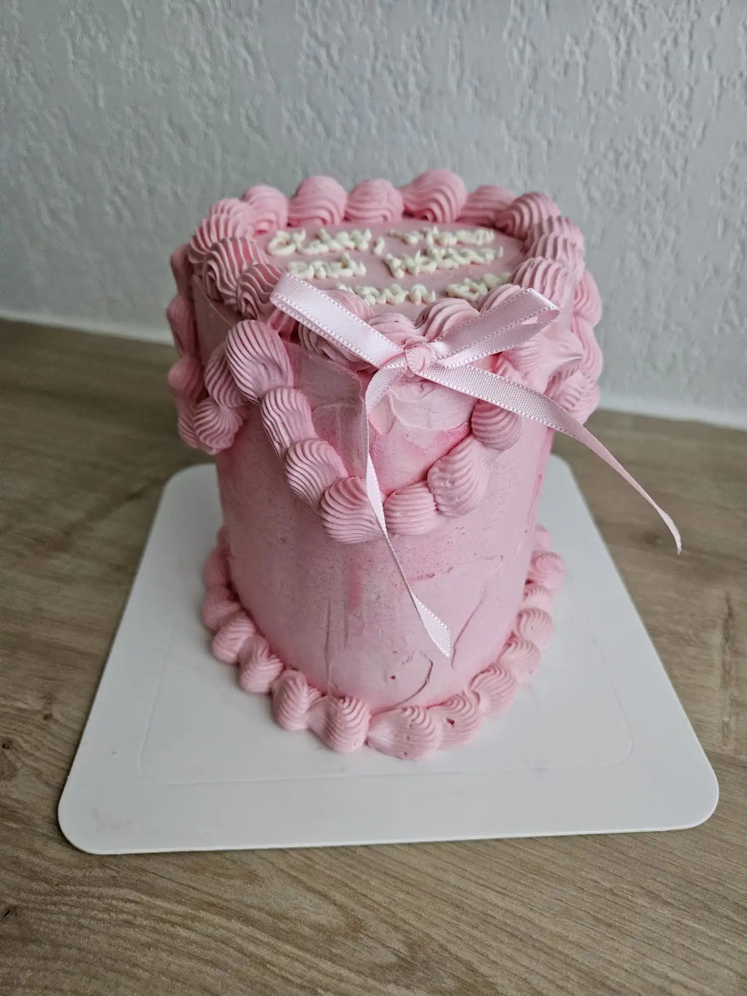 Bento cake rose à texture volantée et nœud rose
