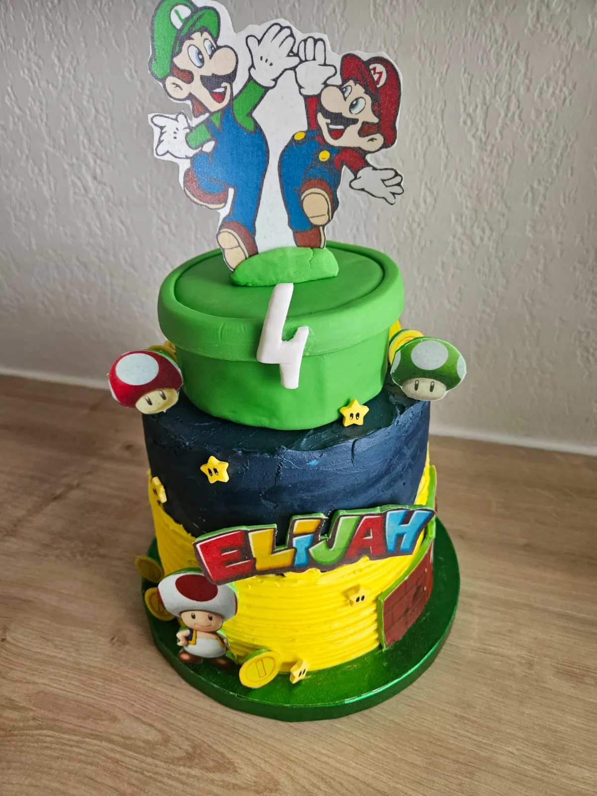 Layer cake vert et bleu thème Mario et Luigi, chiffre 4