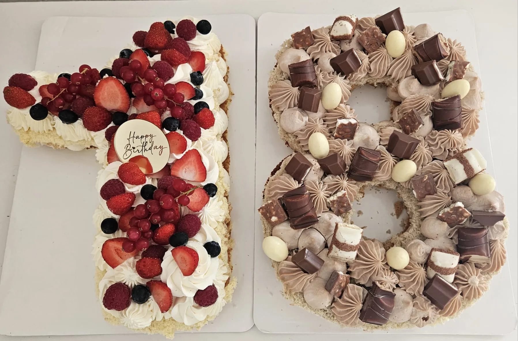 Number cake "18" duo, fruits rouges et pralines, topper "Happy Birthday"