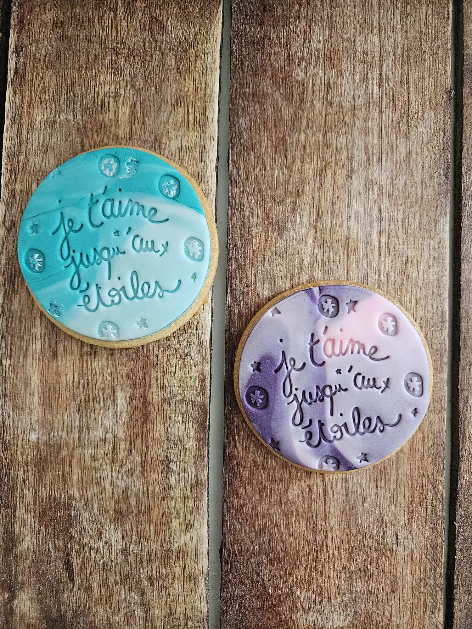 Sablés ronds "Je t'aime jusqu'aux étoiles", turquoise et violet