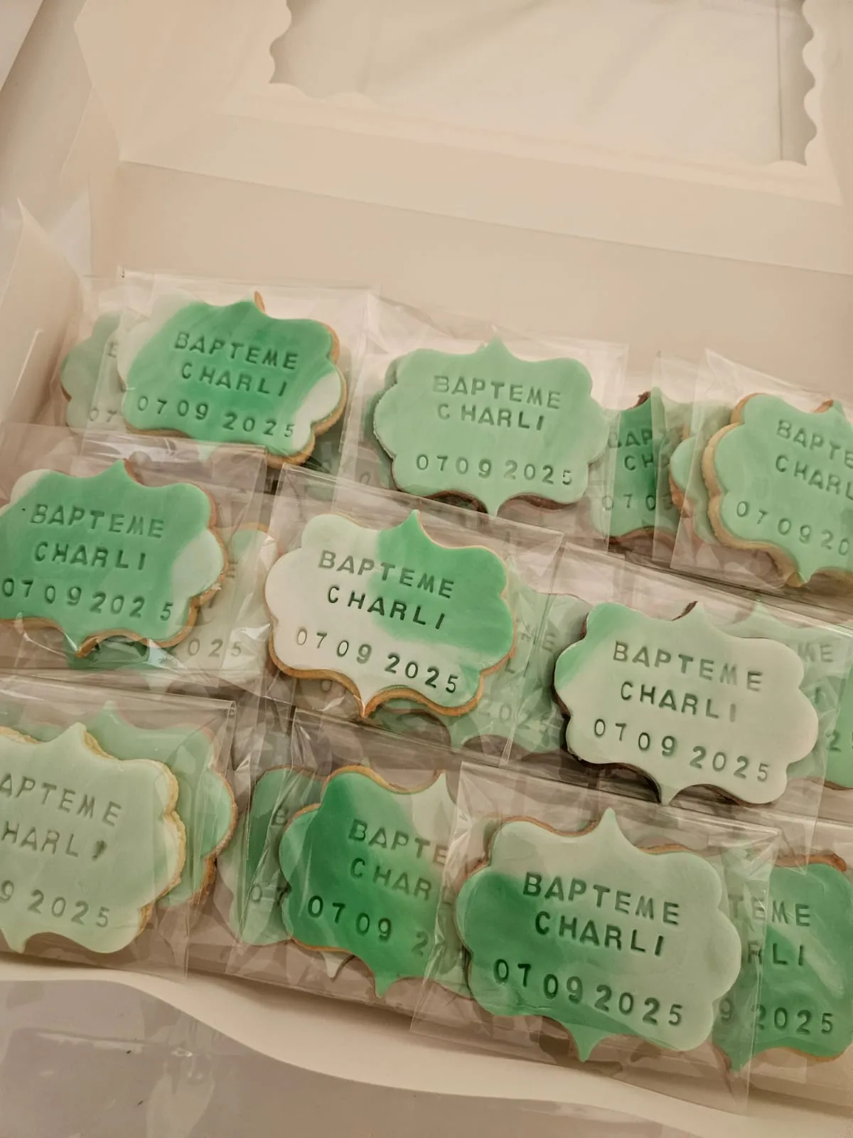 Sablés personnalisés pour baptême, emballés en lot